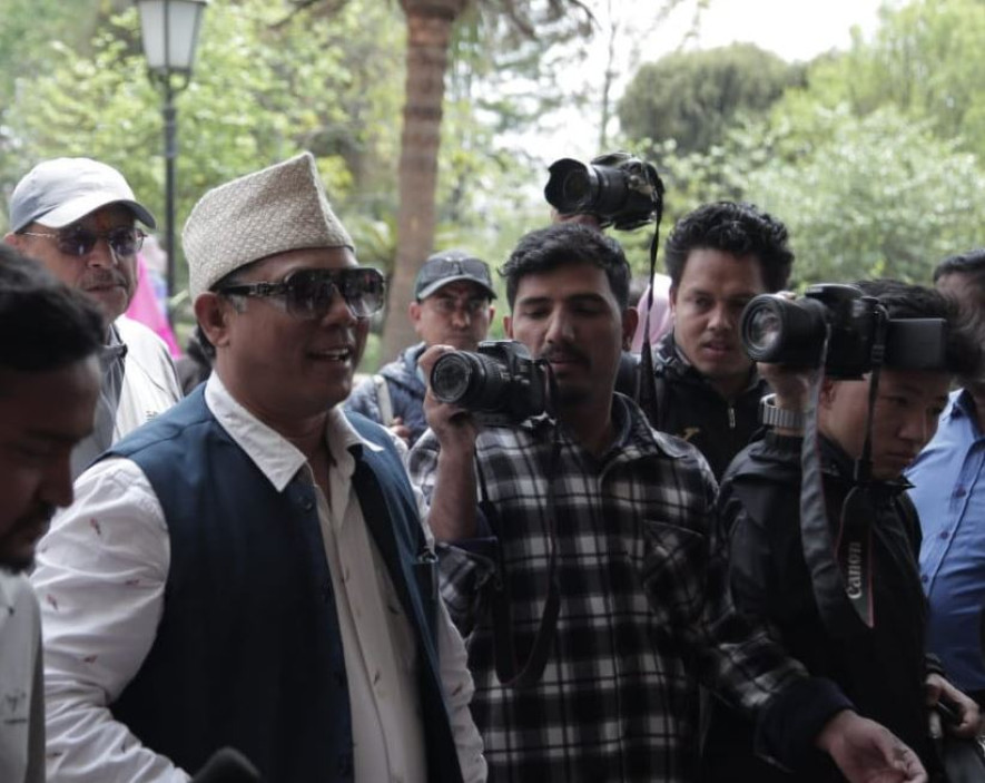 पार्टी एकता स्थलबाटै पक्राउ परे रेशम चौधरी